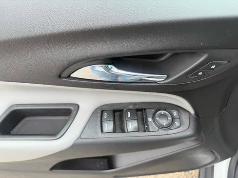 Used 2020 Chevrolet Equinox LS w/ LS Convenience Package FWD image 13