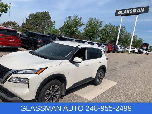 Used 2023 Nissan Rogue SV FWD image 1