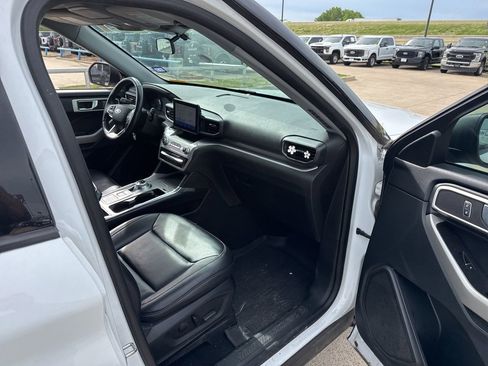 Used 2021 Ford Explorer XLT w/ Equipment Group 202A image 15