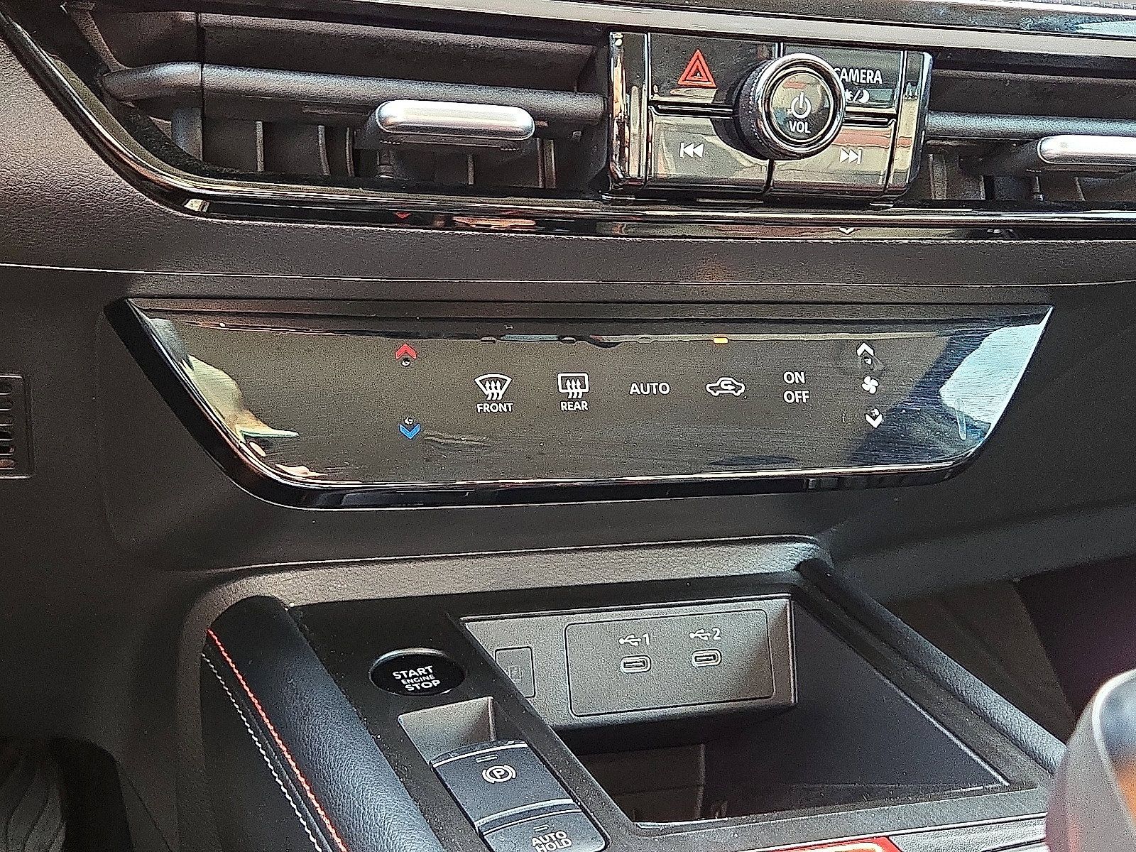 Used 2025 Nissan Kicks SR w/ Illumination Package AWD/4WD image 28
