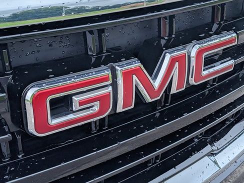 Used 2024 GMC Yukon SLE RWD image 13