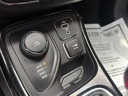 Used 2018 Jeep Compass Limited image 22