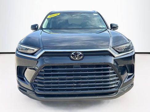 Used 2024 Toyota Grand Highlander AWD image 2