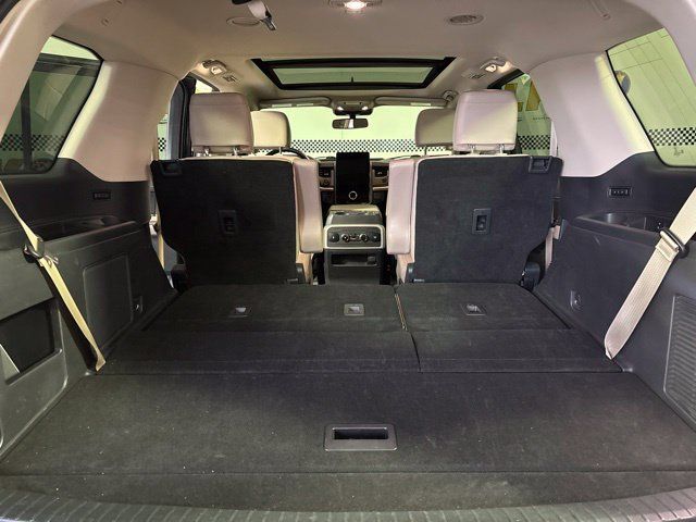 Used 2023 Ford Expedition Limited AWD/4WD image 23