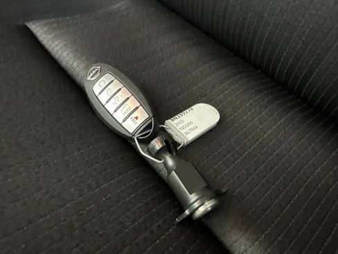 Used 2025 Nissan Altima 2.5 SV w/ SV Premium Package AWD/4WD image 27