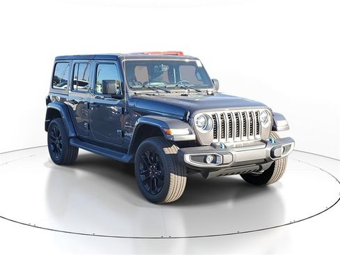 Used 2022 Jeep Wrangler Unlimited Sahara w/ Cold Weather Group image 4