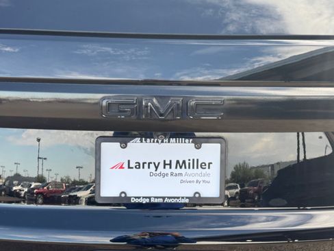 Used 2021 GMC Yukon AT4 w/ AT4 Premium Package AWD/4WD image 15