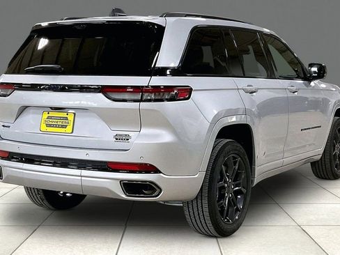 Used 2025 Jeep Grand Cherokee Limited 4xe AWD/4WD image 12