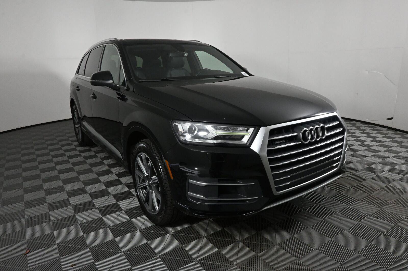 Used 2017 Audi Q7 3.0T Premium AWD/4WD image 24