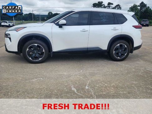 Certified 2024 Nissan Rogue SV w/ SV Premium Package FWD image 3