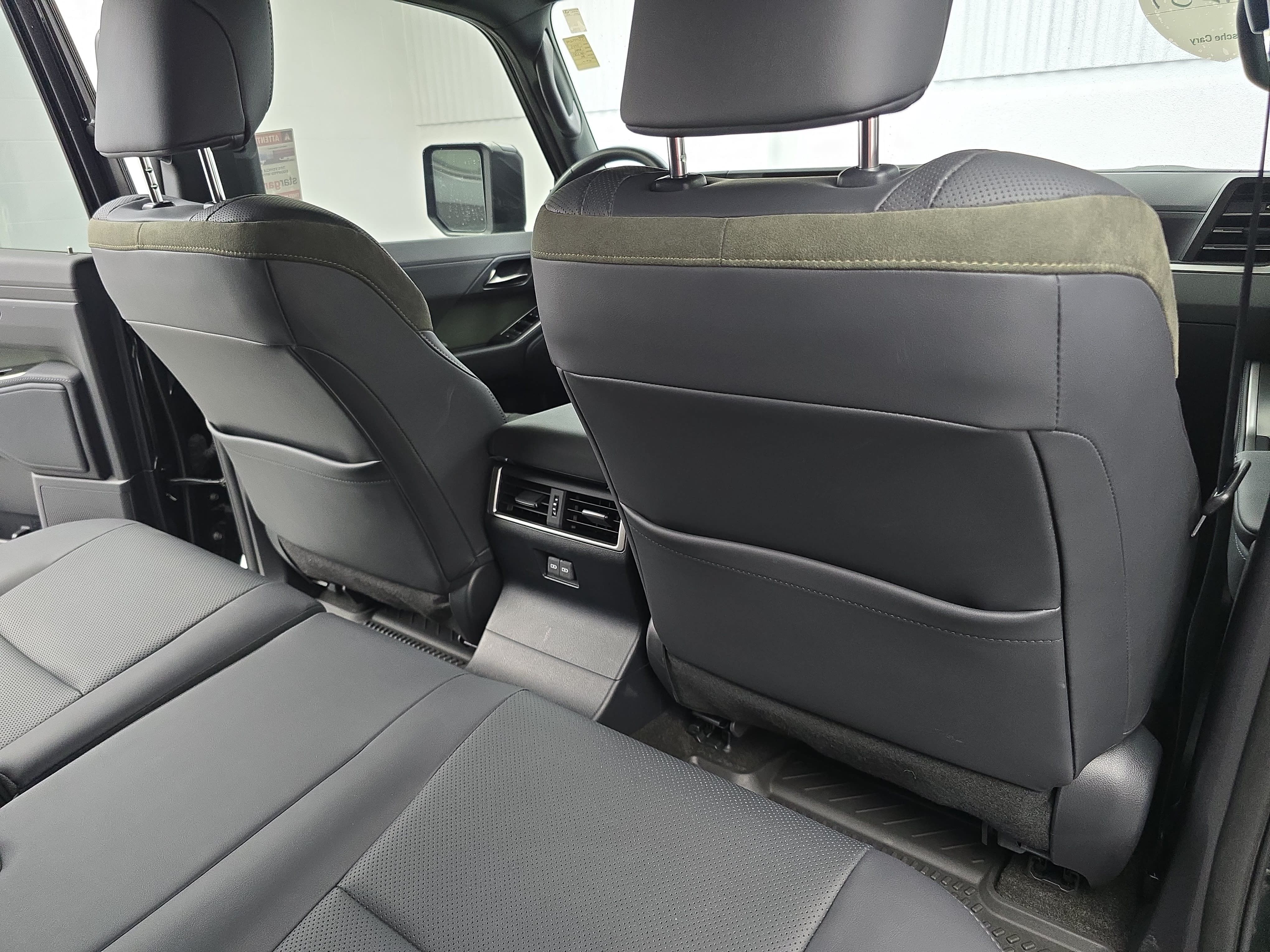 Used 2025 Lexus GX 550 AWD/4WD image 13