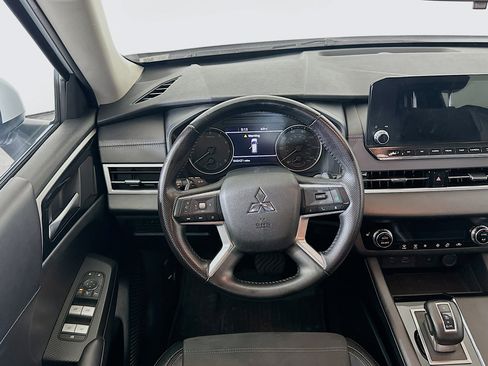 Used 2024 Mitsubishi Outlander SE image 18