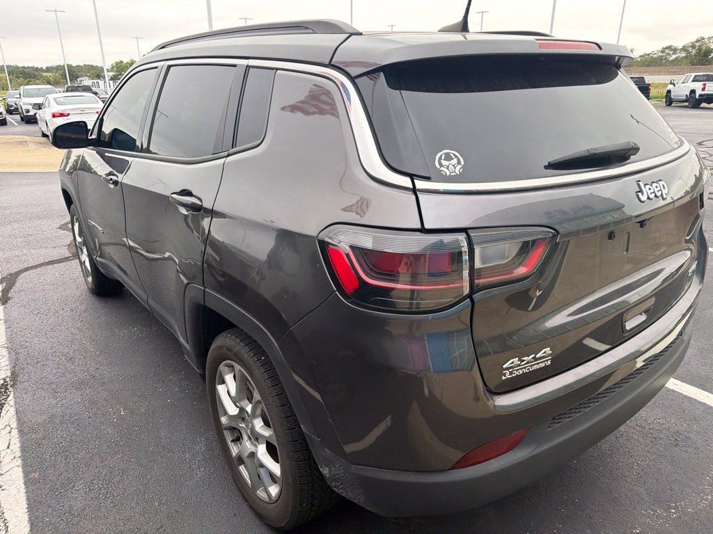 Used 2022 Jeep Compass Latitude w/ Sun and Sound Group AWD/4WD image 2