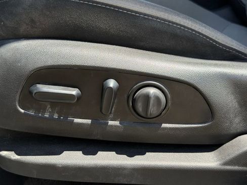 Used 2021 Chevrolet Equinox LT FWD image 24