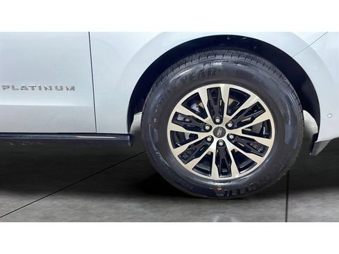 Used 2025 Ford Expedition Platinum AWD/4WD image 21