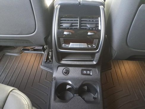 Used 2020 BMW X7 M50i w/ Luxury Seating Package image 29