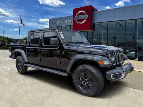 Used 2025 Jeep Gladiator Sport AWD/4WD image 1