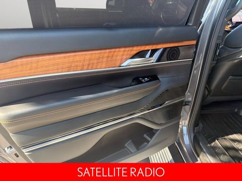 Used 2024 Jeep Grand Wagoneer Series III AWD/4WD image 24