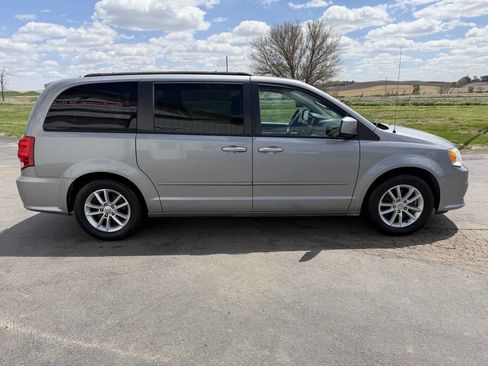 Used 2014 Dodge Grand Caravan SXT w/ UConnect Hands-Free Group FWD image 6