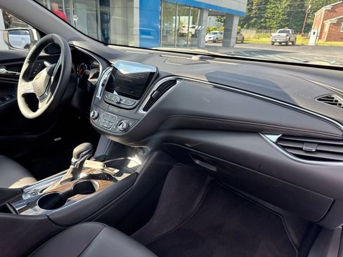 Used 2025 Chevrolet Malibu LT w/ Sport Edition FWD image 14