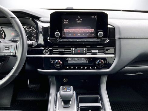 Used 2022 Nissan Pathfinder SV image 11