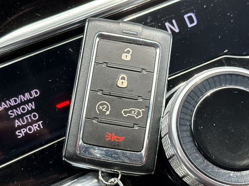 Used 2023 Jeep Grand Cherokee L Limited w/ Luxury Tech Group II AWD/4WD image 38