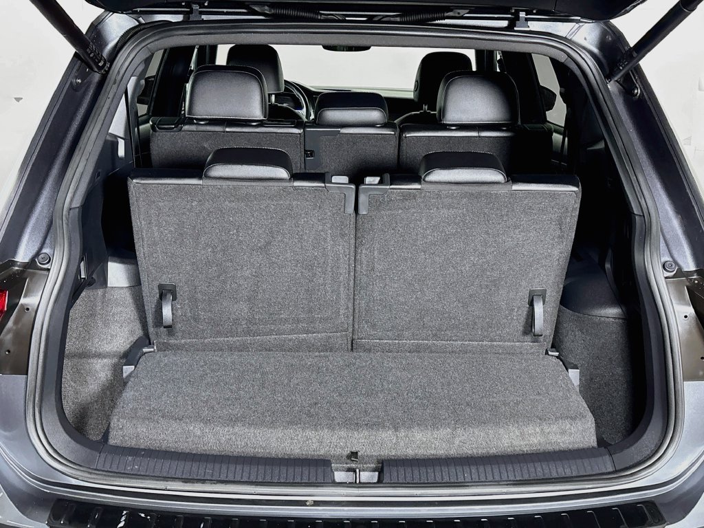 Certified 2023 Volkswagen Tiguan SE R-Line FWD image 22