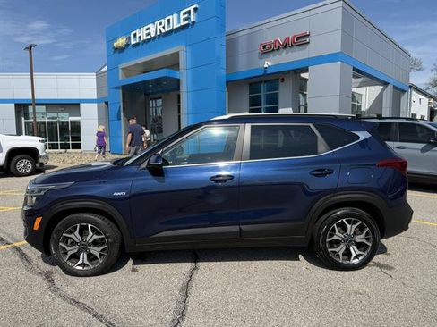 Used 2021 Kia Seltos EX AWD/4WD image 3