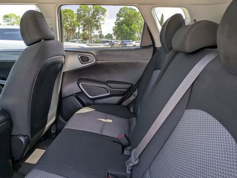 Certified 2022 Kia Soul LX FWD image 18
