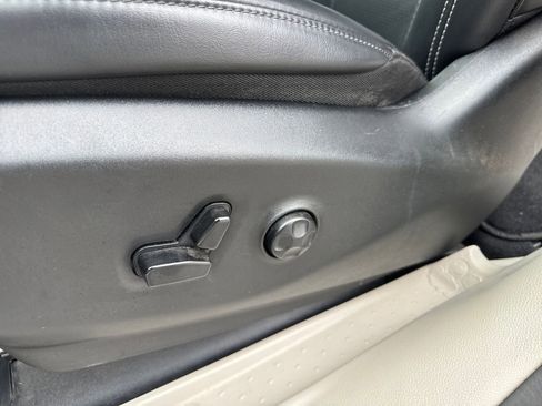 Used 2023 Chrysler Pacifica Touring-L FWD image 32