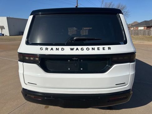 Used 2022 Jeep Grand Wagoneer Series III w/ Rear Seat Video Group 1 AWD/4WD image 4