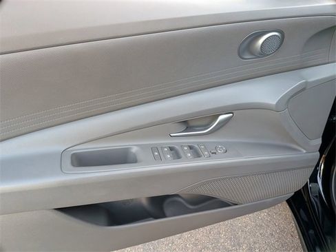 Used 2024 Hyundai Elantra SEL image 8