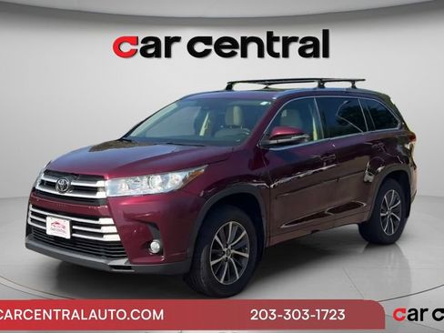 Used 2017 Toyota Highlander XLE AWD/4WD image 1