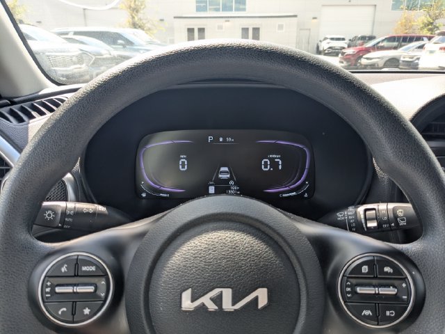 Used 2025 Kia Soul LX w/ LX Technology Package FWD image 27