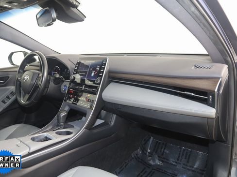 Used 2019 Toyota Avalon XLE image 39