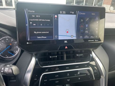 Used 2021 Toyota Venza Limited w/ Advanced Technology Package image 4