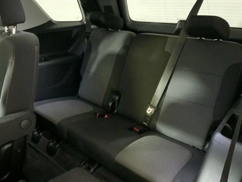 Used 2020 Chevrolet Traverse LT FWD image 28