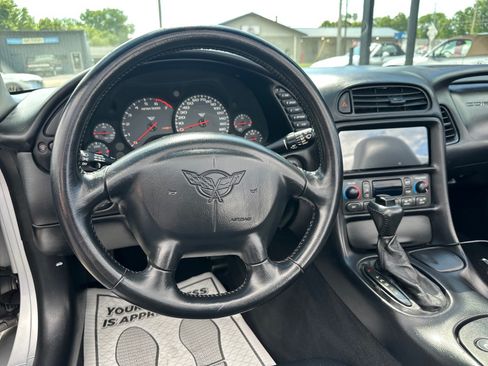 Used 1998 Chevrolet Corvette Convertible w/ Performance Handling Pkg RWD image 28