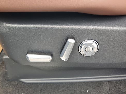 New 2026 Lincoln Navigator Reserve AWD/4WD image 13