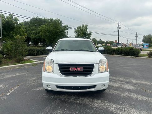 Used 2007 GMC Yukon SLT w/ SLT Preferred Equipment Group image 2