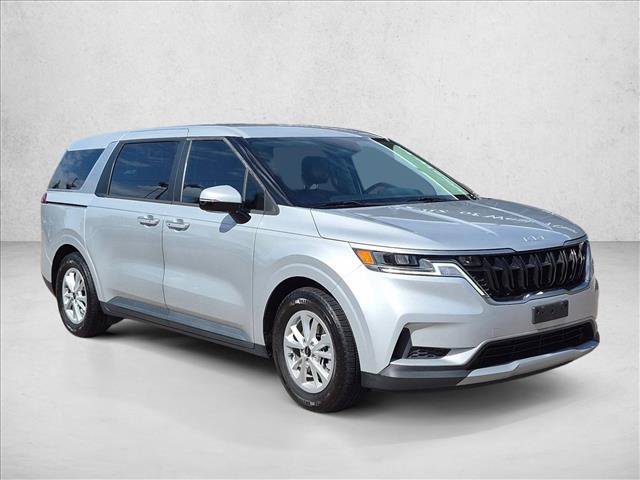 Used 2023 Kia Carnival LX FWD image 3