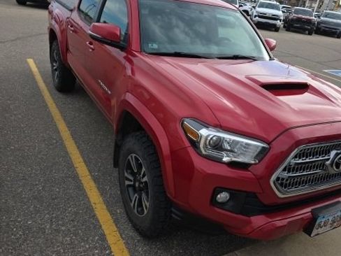 Used 2016 Toyota Tacoma TRD Sport w/ Towing Package AWD/4WD image 11