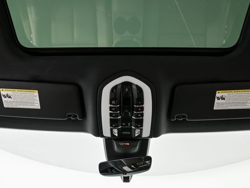 Certified 2025 Porsche Macan image 20