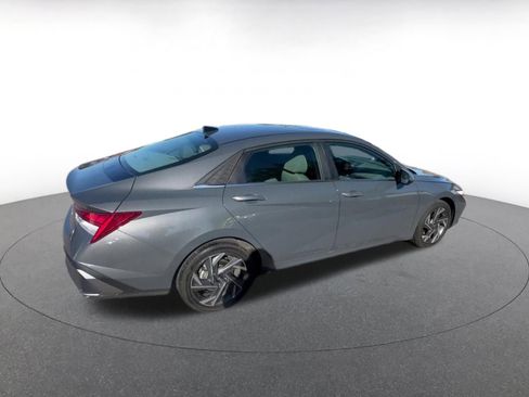 Used 2025 Hyundai Elantra SEL image 15