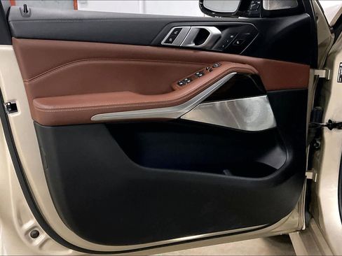 Used 2019 BMW X5 xDrive50i w/ M Sport Package image 25