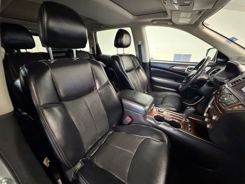 Used 2020 Nissan Pathfinder Platinum image 9