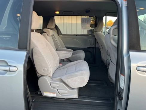 Used 2020 Toyota Sienna LE image 34