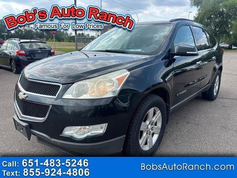 Used 2009 Chevrolet Traverse LT FWD image 1