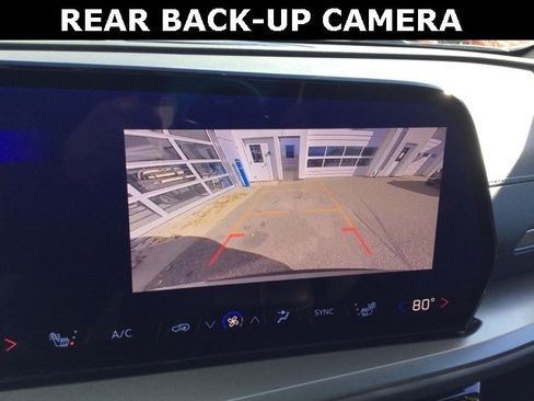 Used 2025 Chevrolet Traverse LT image 18