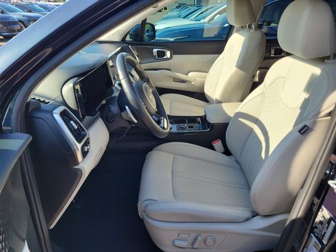 Certified 2022 Kia Sorento SX Prestige w/ Panoramic Sunroof Package AWD/4WD image 21